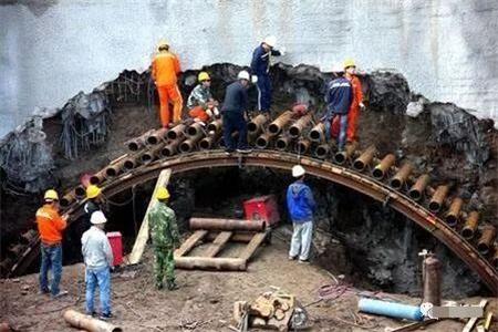 金安隧道钢花管支护案例